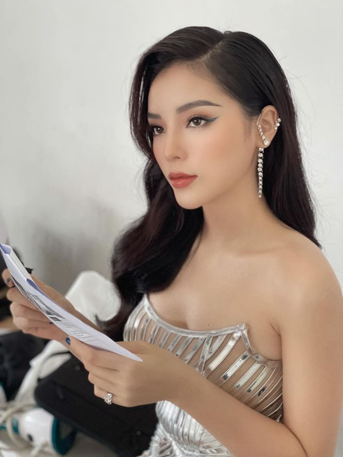 Kỳ Duyên diện cây đồ hiệu khủng riêng đồng hồ đã 600 triệu