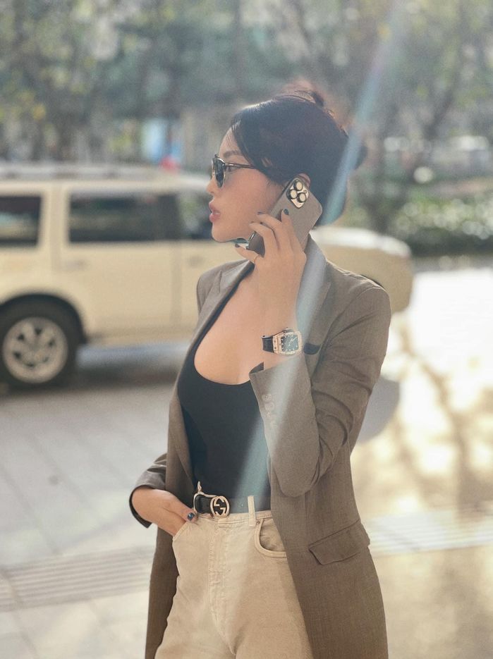 Kỳ Duyên diện cây đồ hiệu khủng riêng đồng hồ đã 600 triệu