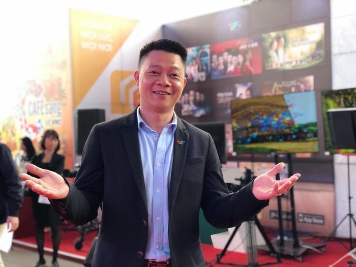 BTV Quang Minh sếp ở VTV6 nhưng ở nhà vẫn có thể một mình dạy 4 con