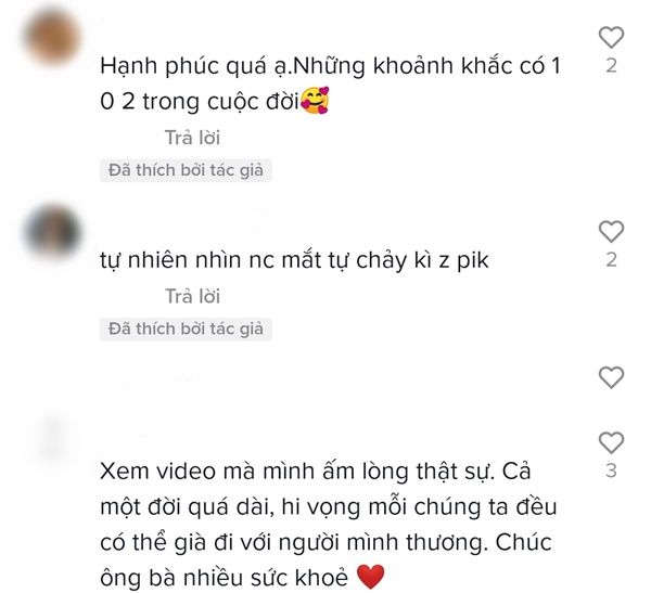 Bà ngoại U70 lần đầu biết mùi sinh nhật do con cháu tổ chức
