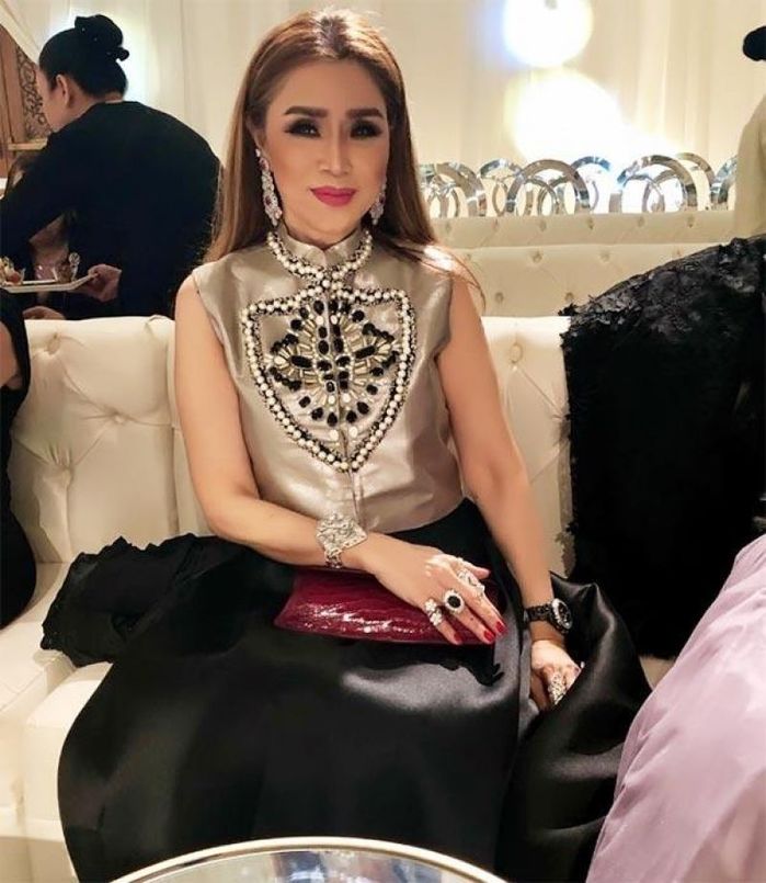 Lão bà U70 làm vợ tỷ phú Dubai: 16 người giúp việc và 20 vệ sĩ ở bên