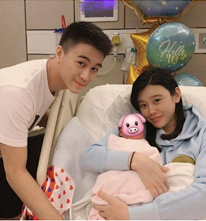 Lấy con vua sòng bài, siêu mẫu vồ ếch sinh con được thưởng ngàn tỷ