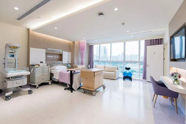 Lấy con vua sòng bài, siêu mẫu vồ ếch sinh con được thưởng ngàn tỷ