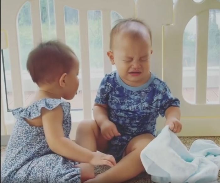 Leon bị ốm: Lisa ân cần dỗ dành, tình thương mến thương đến lạ