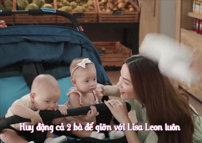 Leon nhà Hồ Hà đi tới đâu khóc tới đó: Chụp ảnh cũng khóc la