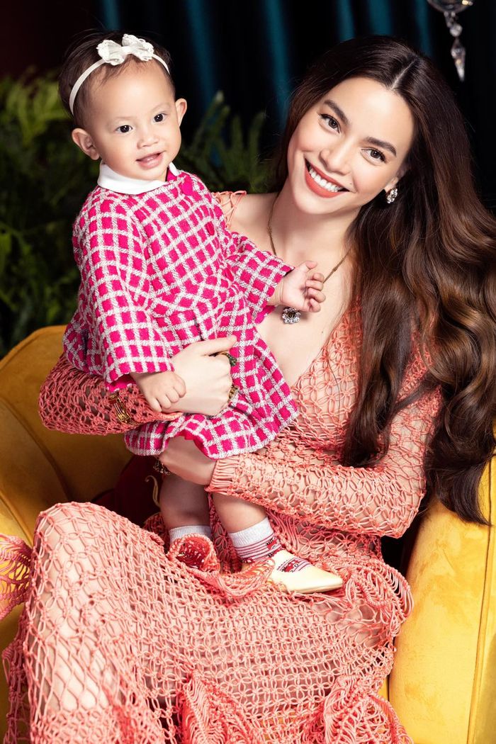 Lisa - Leon diện đồ đôi đi bơi: cậu ú theo style của bố