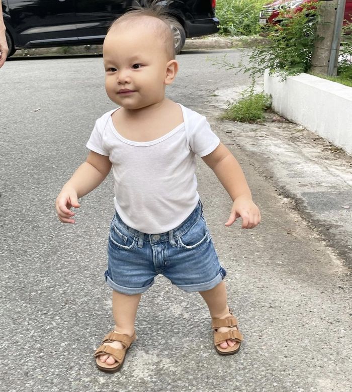 Lisa - Leon lần đầu đi sinh nhật bạn: Chị ba hôm nay tăng động nha!
