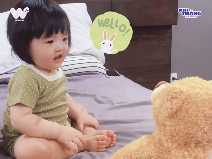 Ái nữ nhà Đông Nhi là thánh hài: mới 1 tuổi mà đã đánh răng