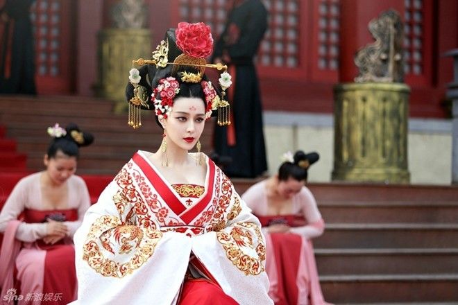 Loạt mũ phượng lóa mắt trong phim Hoa Ngữ: Lưu Diệc Phi mờ nhạt