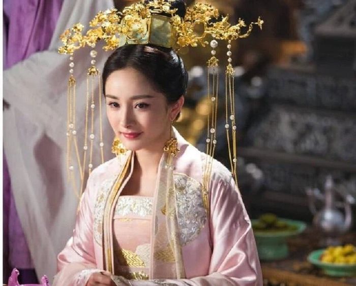 Loạt mũ phượng lóa mắt trong phim Hoa Ngữ: Lưu Diệc Phi mờ nhạt