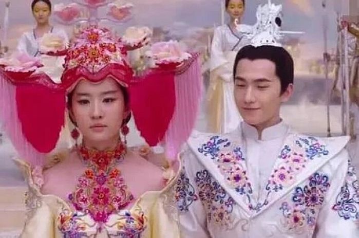 Loạt mũ phượng lóa mắt trong phim Hoa Ngữ: Lưu Diệc Phi mờ nhạt