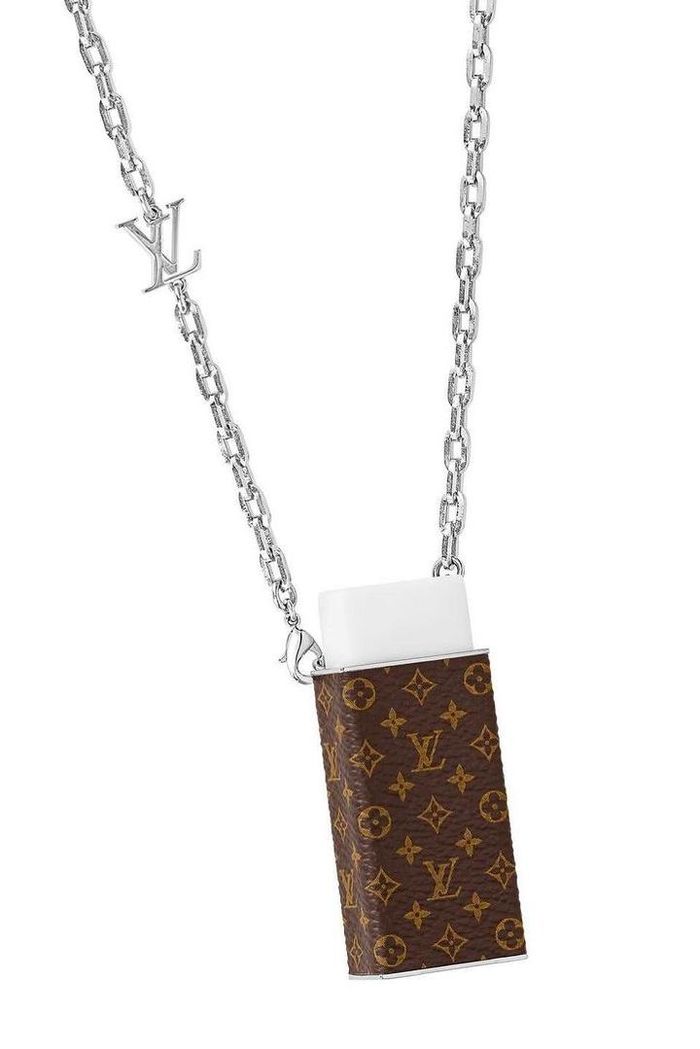 Louis Vuitton quá hiểu thú vui người giàu: áo mưa, mạt chược có đủ