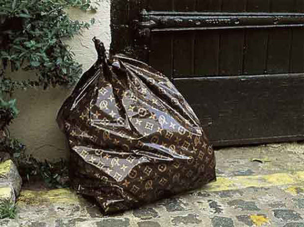 Louis Vuitton quá hiểu thú vui người giàu: áo mưa, mạt chược có đủ