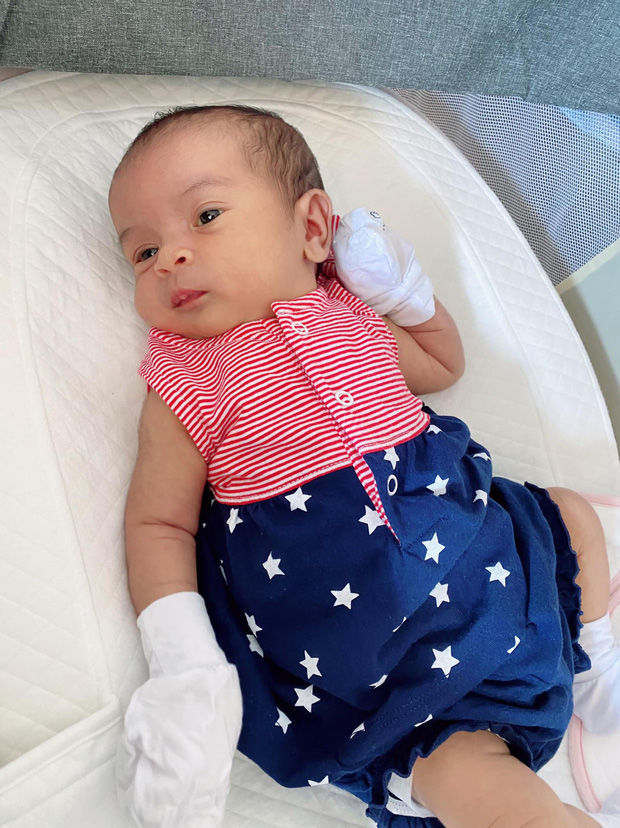 Mâm đầy tháng của con sao Việt: cặp sinh đôi nhà Hà Hồ hoành tráng