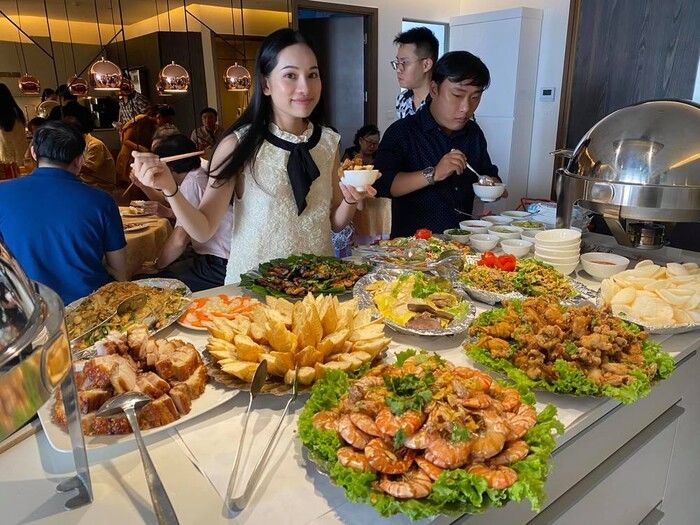 Mâm đầy tháng của con sao Việt: cặp sinh đôi nhà Hà Hồ hoành tráng