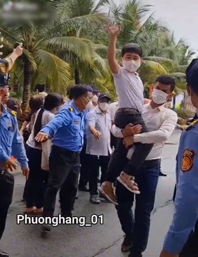 Cậu út Đại Nam xuất hiện tại buổi họp fan lần thứ 2 của bà Hằng