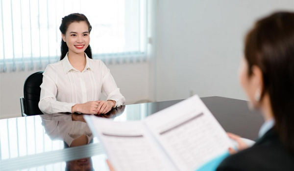 Một công ty tuyển trợ lý thạo 2 ngoại ngữ mà lương chỉ 7 triệu 1 tháng