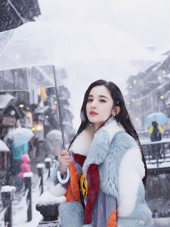 7 mỹ nhân Cbiz tạo dáng dưới ô: Nhiệt Ba đẹp mà chưa bằng Diệc Phi
