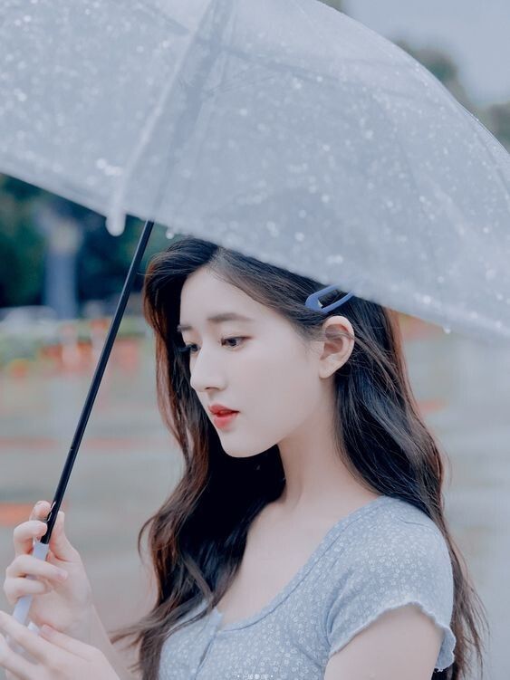 7 mỹ nhân Cbiz tạo dáng dưới ô: Nhiệt Ba đẹp mà chưa bằng Diệc Phi