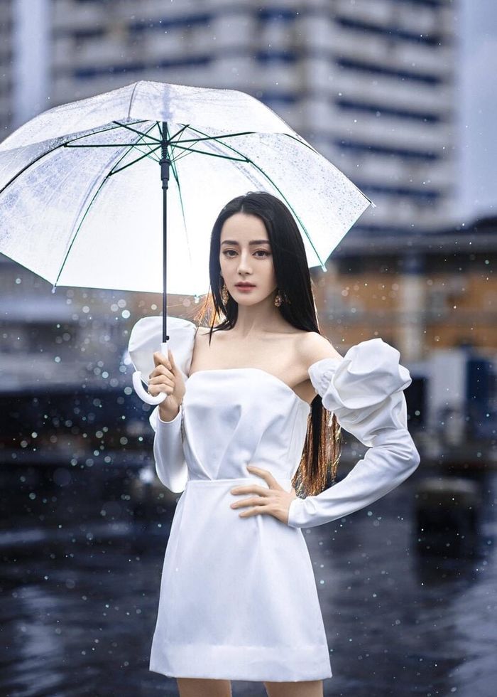 7 mỹ nhân Cbiz tạo dáng dưới ô: Nhiệt Ba đẹp mà chưa bằng Diệc Phi
