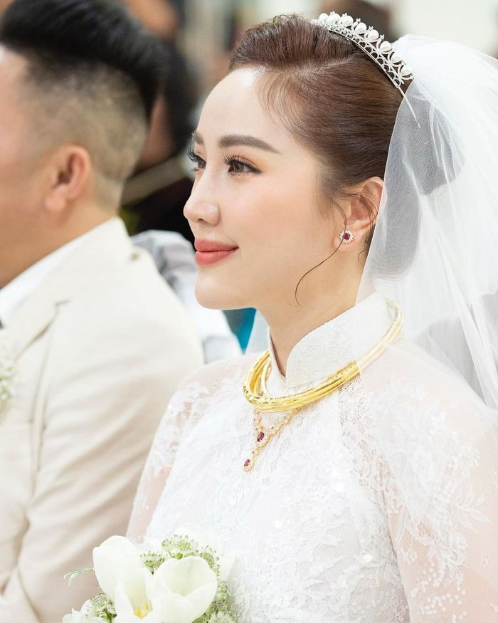 Mỹ nhân Việt bầu tháng cuối: Bảo Thy kín đáo vẫn siêu gợi cảm