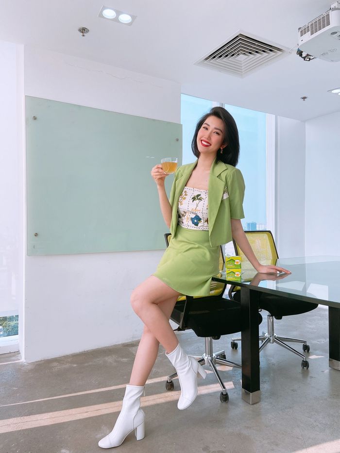 3 Mỹ nhân Việt lên đồ như quấn thảm cỏ như một nàng tắc kè hoa