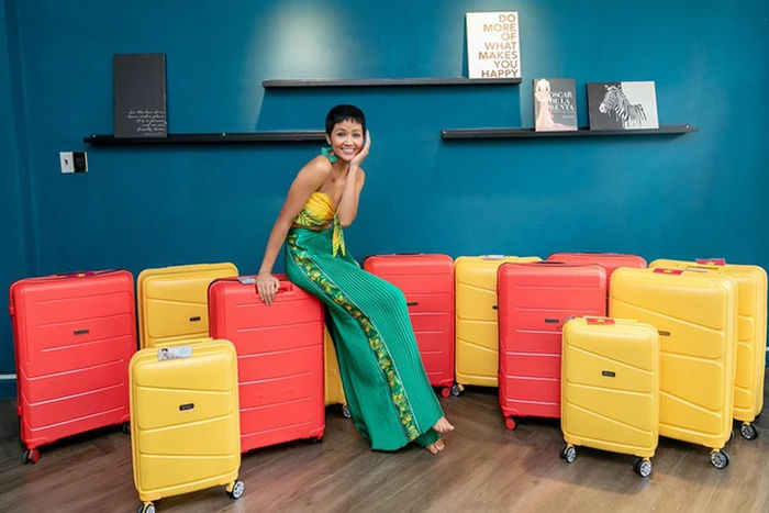 Mỹ nhân Việt mang hết gia tài đi thi quốc tế: Đỗ Thị Hà mang 200kg