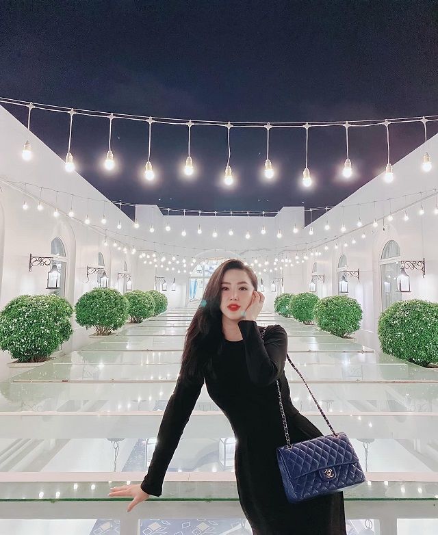 Dàn mỹ nhân Việt ở nhà vẫn có ảnh sống ảo như bìa tạp chí