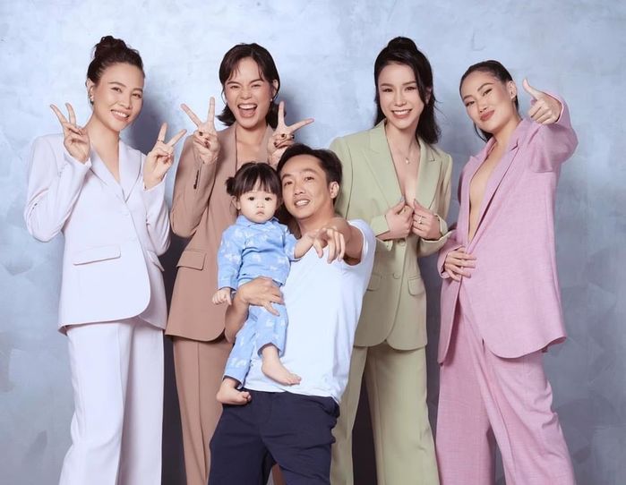 Dàn mỹ nhân Việt ở nhà vẫn có ảnh sống ảo như bìa tạp chí