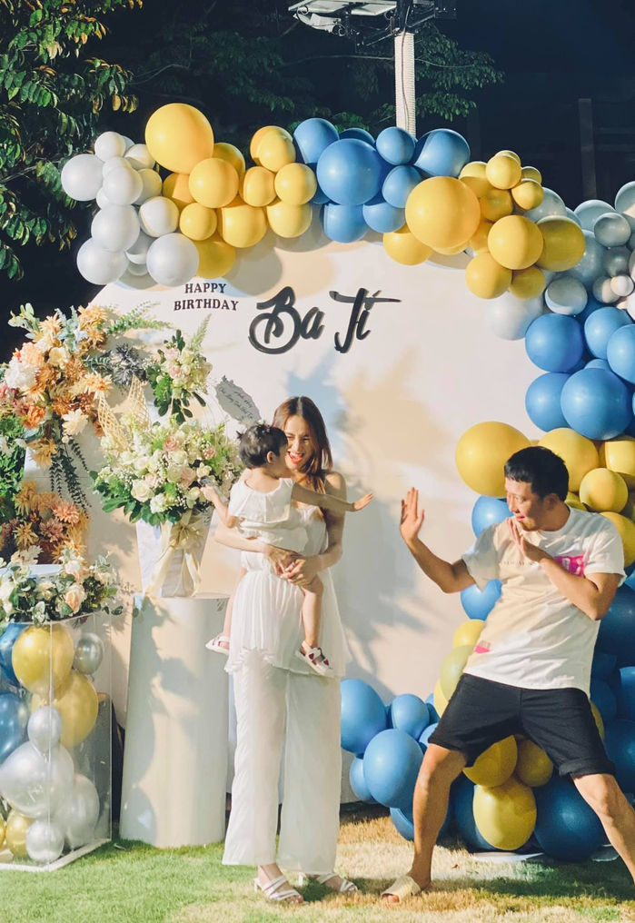 Mỹ nhân Việt chật vật khi sinh con: Vân Trang sinh đôi nghe mà thương