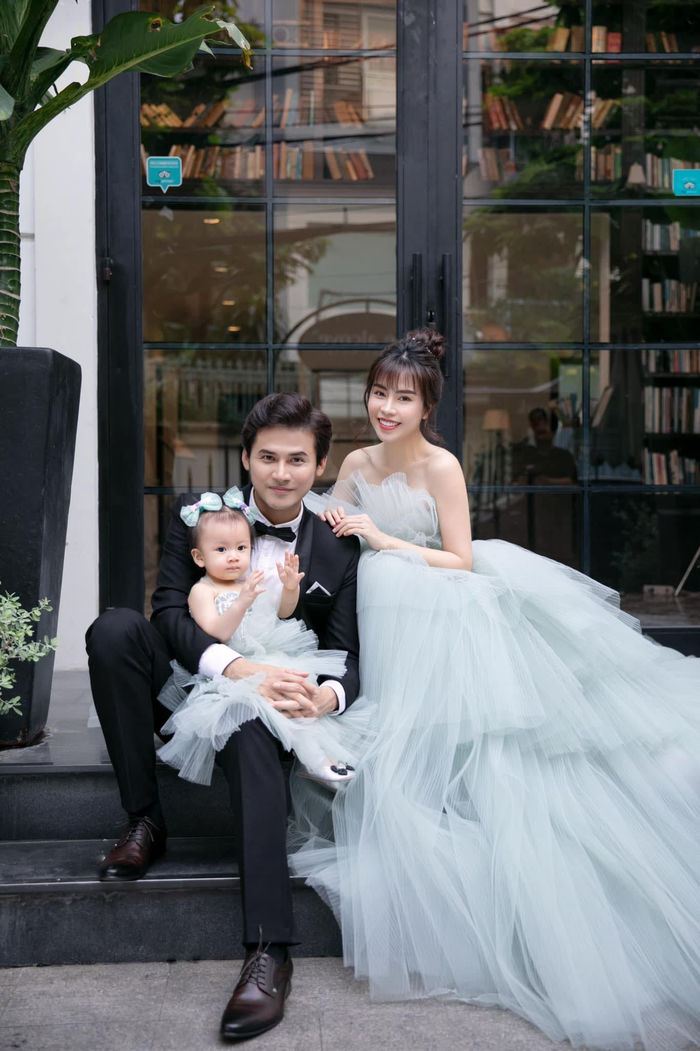 Mỹ nhân Việt chật vật khi sinh con: Vân Trang sinh đôi nghe mà thương