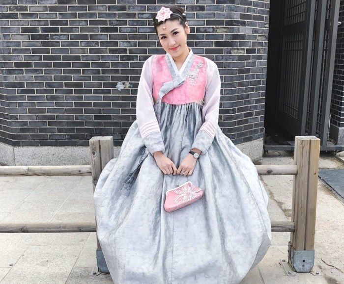 Mỹ nhân Việt diện hanbok: gia đình Vân Trang có album như ảnh cưới