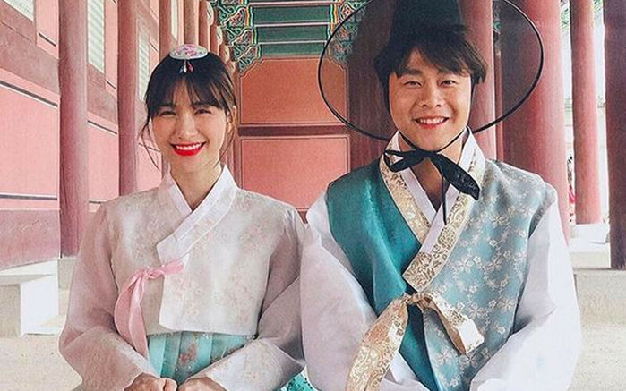 Mỹ nhân Việt diện hanbok: gia đình Vân Trang có album như ảnh cưới