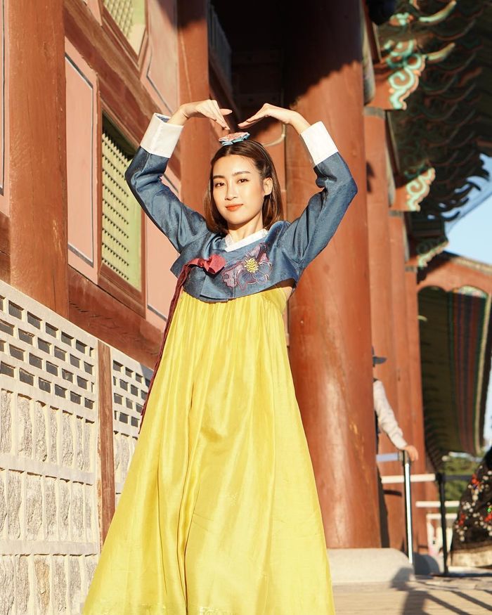 Mỹ nhân Việt diện hanbok: gia đình Vân Trang có album như ảnh cưới