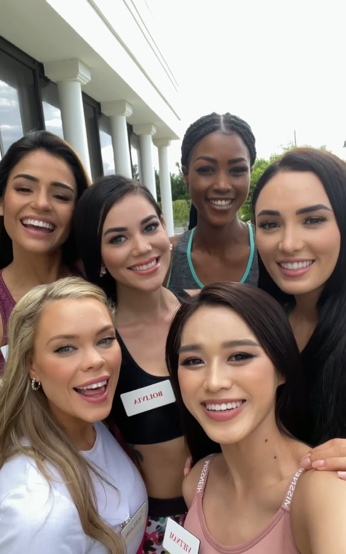 Ngày thứ 5 ở Miss World: Đỗ Thị Hà dạy tiếng Việt cho người đẹp Iraq