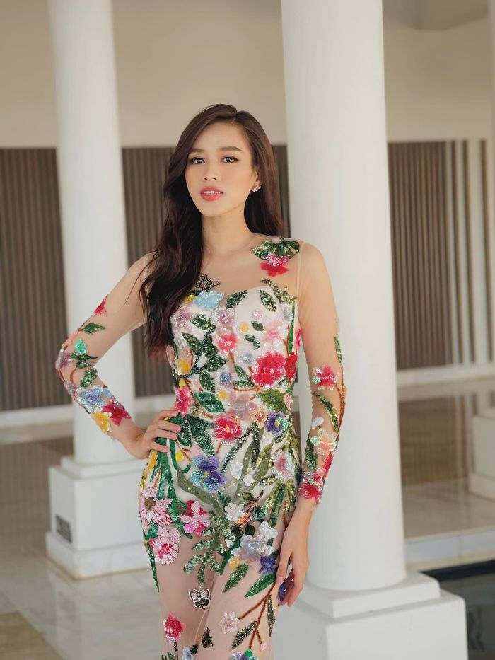 Ngày thứ 6 ở Miss World: Đỗ Thị Hà diện váy hoa đi ăn tối