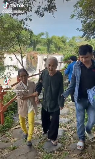 Bà cụ gánh chuối xào vấp ngã: Ngoại có 7 phòng trọ cho thuê dưỡng già