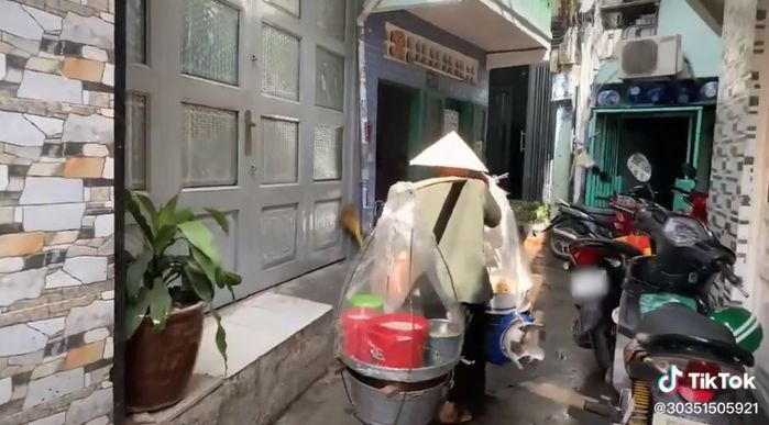 Bà cụ gánh chuối xào vấp ngã: Ngoại có 7 phòng trọ cho thuê dưỡng già