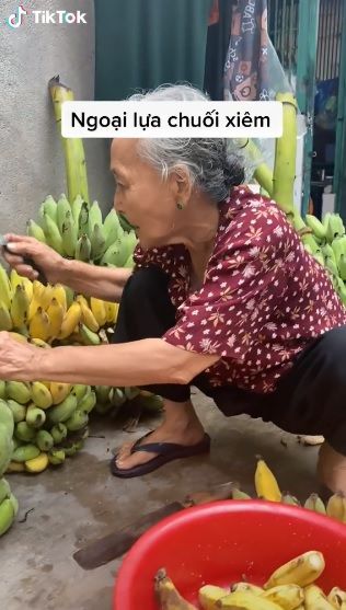 Bà cụ gánh chuối xào vấp ngã: Ngoại có 7 phòng trọ cho thuê dưỡng già