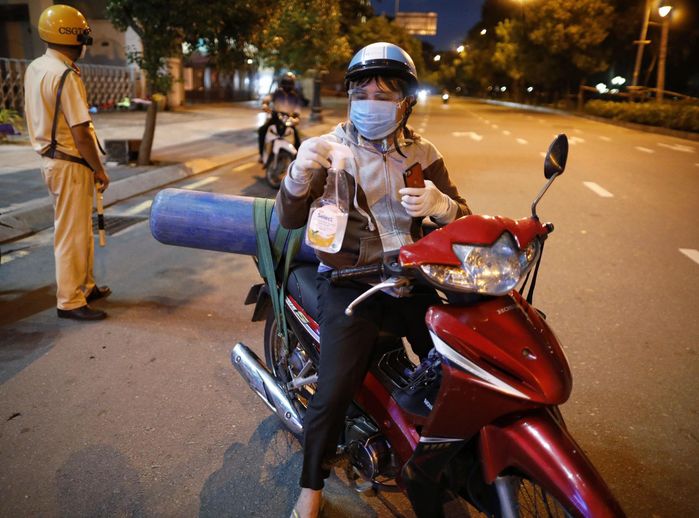 Người bố chở bình ô xy cứu con trong đêm: Con không còn đau đớn gì nữa