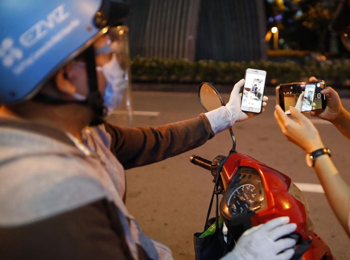 Người bố chở bình ô xy cứu con trong đêm: Con không còn đau đớn gì nữa