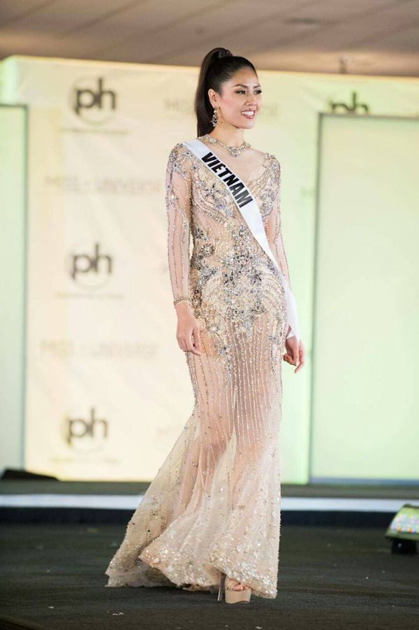 Đọ trang phục dạ hội của đại diện Việt Nam tại Miss Universe