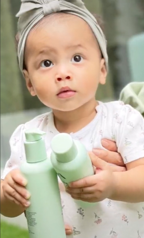 Lisa nhà Hồ Hà được nhãn hàng mời đóng quảng cáo