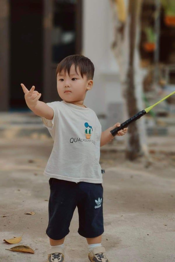 3 nhóc tỳ Vbiz yêu thể thao từ bé: Lisa - Leon mê xe đạp