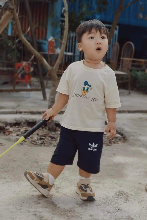 3 nhóc tỳ Vbiz yêu thể thao từ bé: Lisa - Leon mê xe đạp