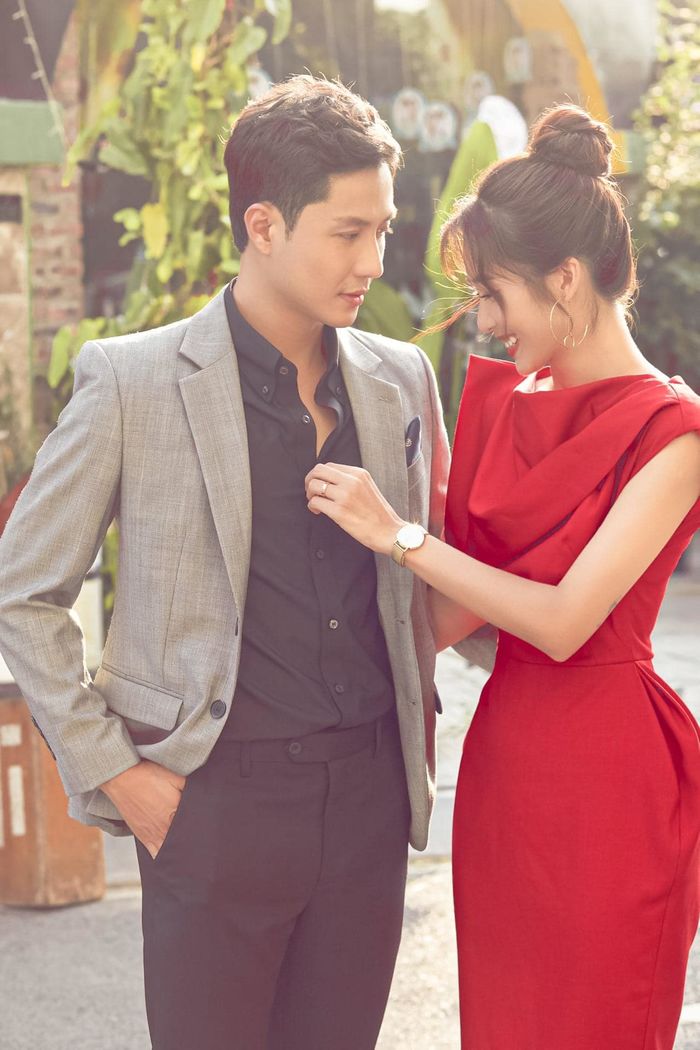 Những bàn tay đi lạc của Vbiz: Thanh Sơn - Khả Ngân ngày càng táo bạo