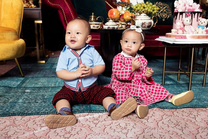 Những cặp sinh đôi không hề giống nhau của showbiz Việt