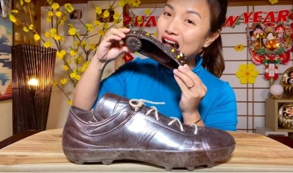 Những món kỳ lạ chỉ Quỳnh Trần JP dám ăn: sầu riêng kèm kem tươi
