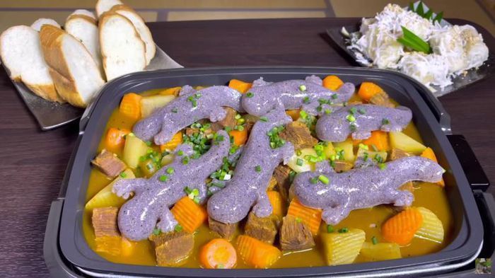Những món kỳ lạ chỉ Quỳnh Trần JP dám ăn: sầu riêng kèm kem tươi