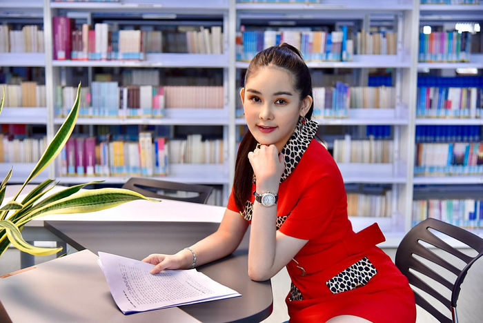 Những giảng viên trẻ đẹp Vbiz: Ngân Anh đích thị cô giáo hàng hiệu
